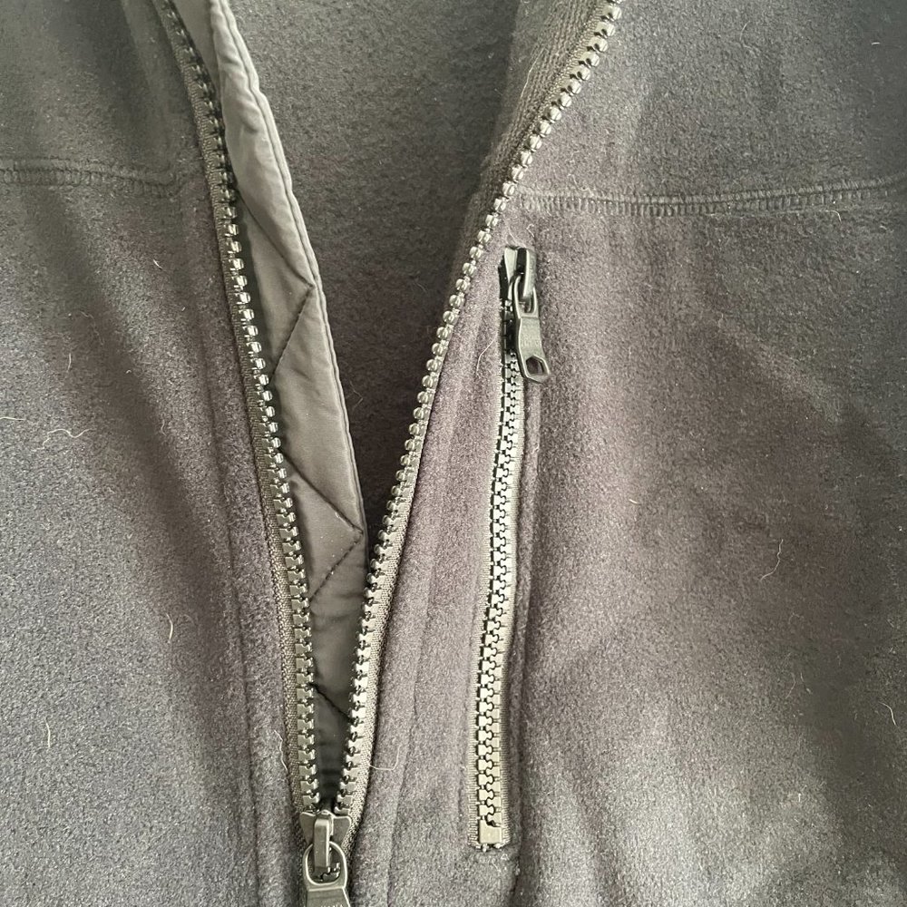 Banana Republic Men's Full-Zip Fleece Jacket (M) - Picture 3 of 5